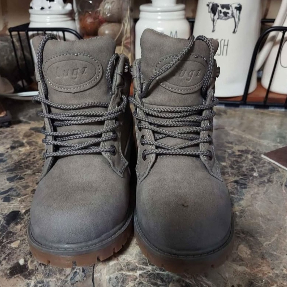 Womens lugz Mid chukka boots